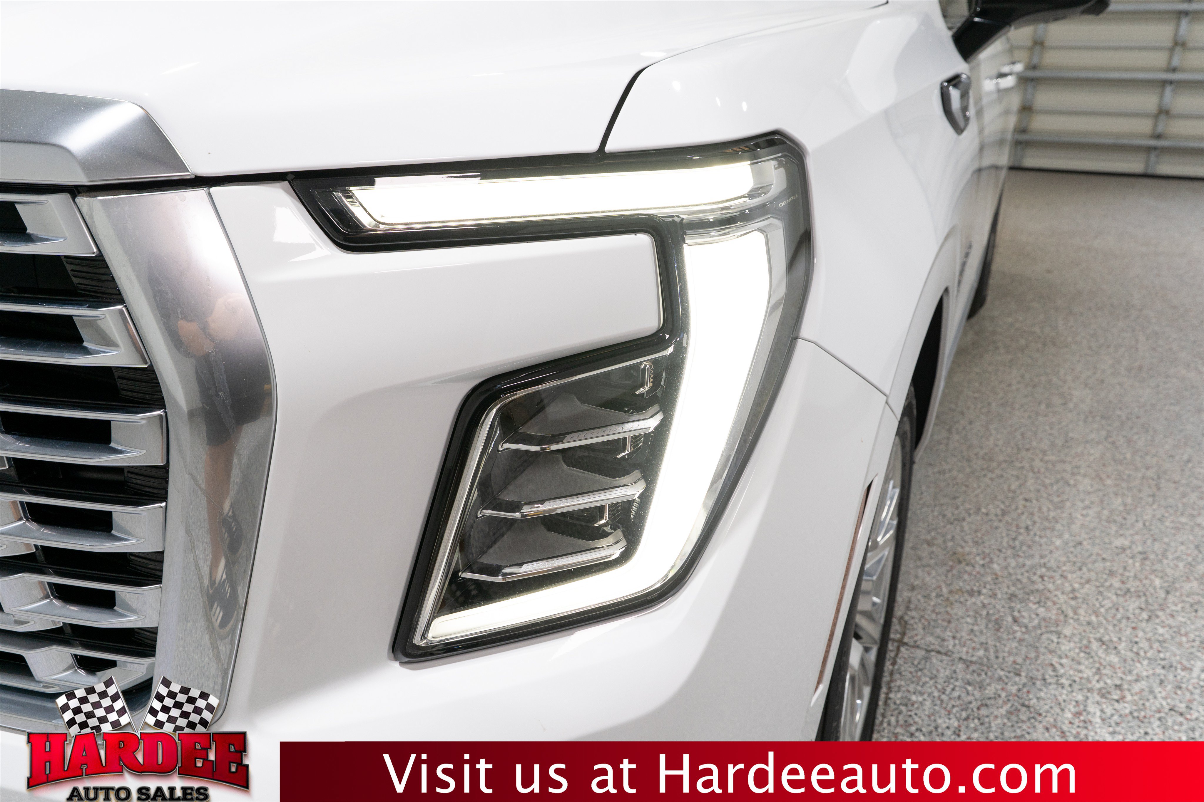 Used 2025 GMC Yukon XL Denali w/ Advanced Technology Package AWD/4WD image 8