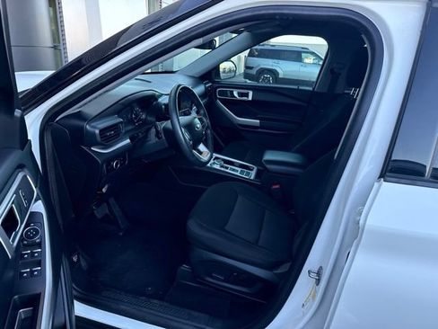 Used 2024 Ford Explorer XLT RWD image 7