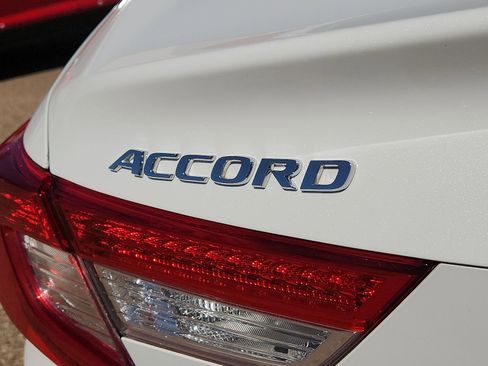 Used 2021 Honda Accord Touring image 8