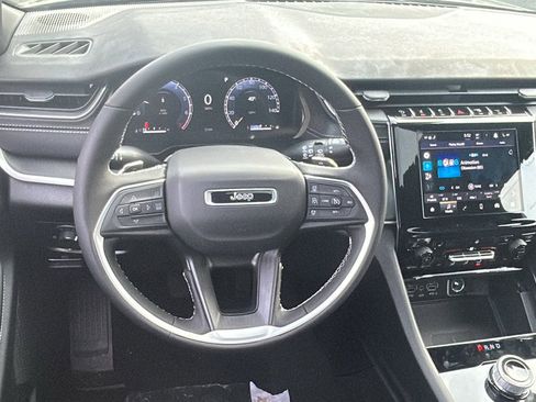 New 2025 Jeep Grand Cherokee L Altitude image 14