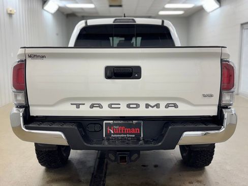 Used 2022 Toyota Tacoma TRD Off-Road image 7