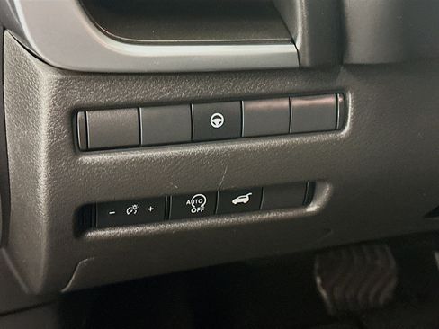 Used 2025 Nissan Rogue SV image 17