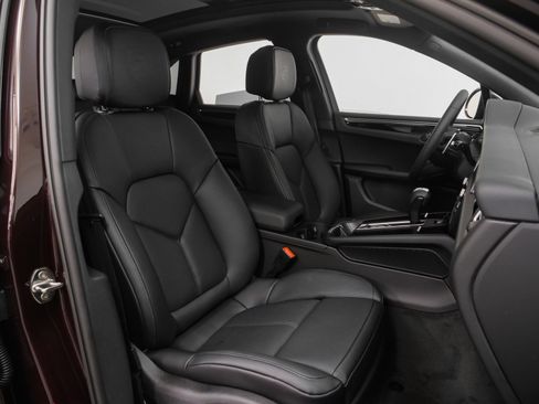 Used 2025 Porsche Macan image 21