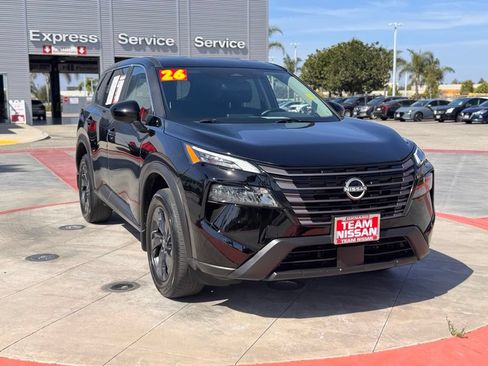 Certified 2026 Nissan Rogue SV FWD image 2