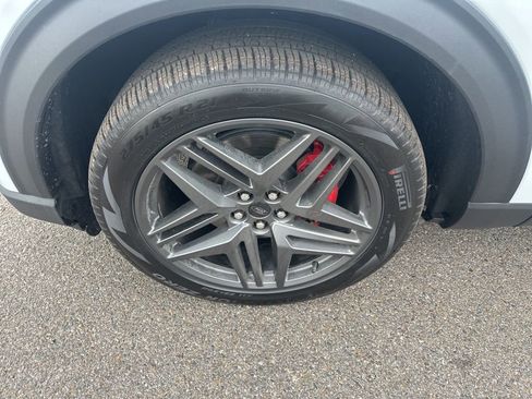 New 2026 Ford Explorer ST-Line w/ ST-Line Street Pack image 9