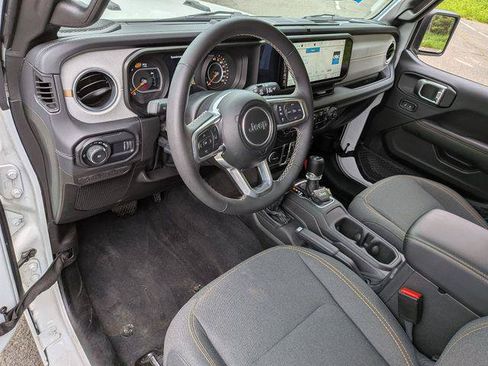 Certified 2025 Jeep Wrangler Unlimited Sahara AWD/4WD image 11