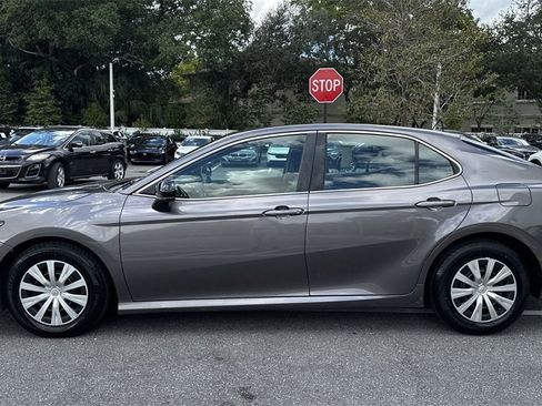 Used 2018 Toyota Camry L image 12
