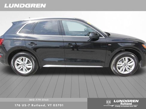 Used 2023 Audi Q5 2.0T Premium w/ Convenience Package AWD/4WD image 2