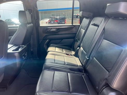 Certified 2025 Chevrolet Suburban Z71 AWD/4WD image 13