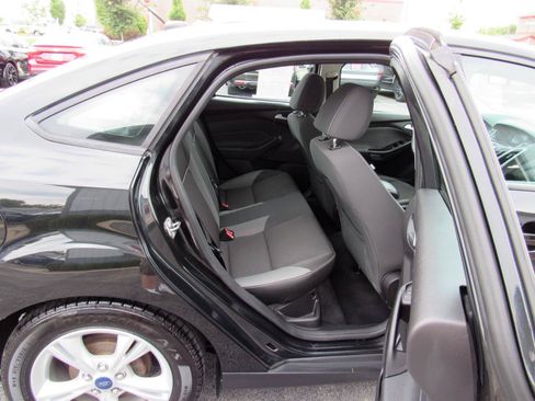 Used 2014 Ford Focus SE FWD image 32