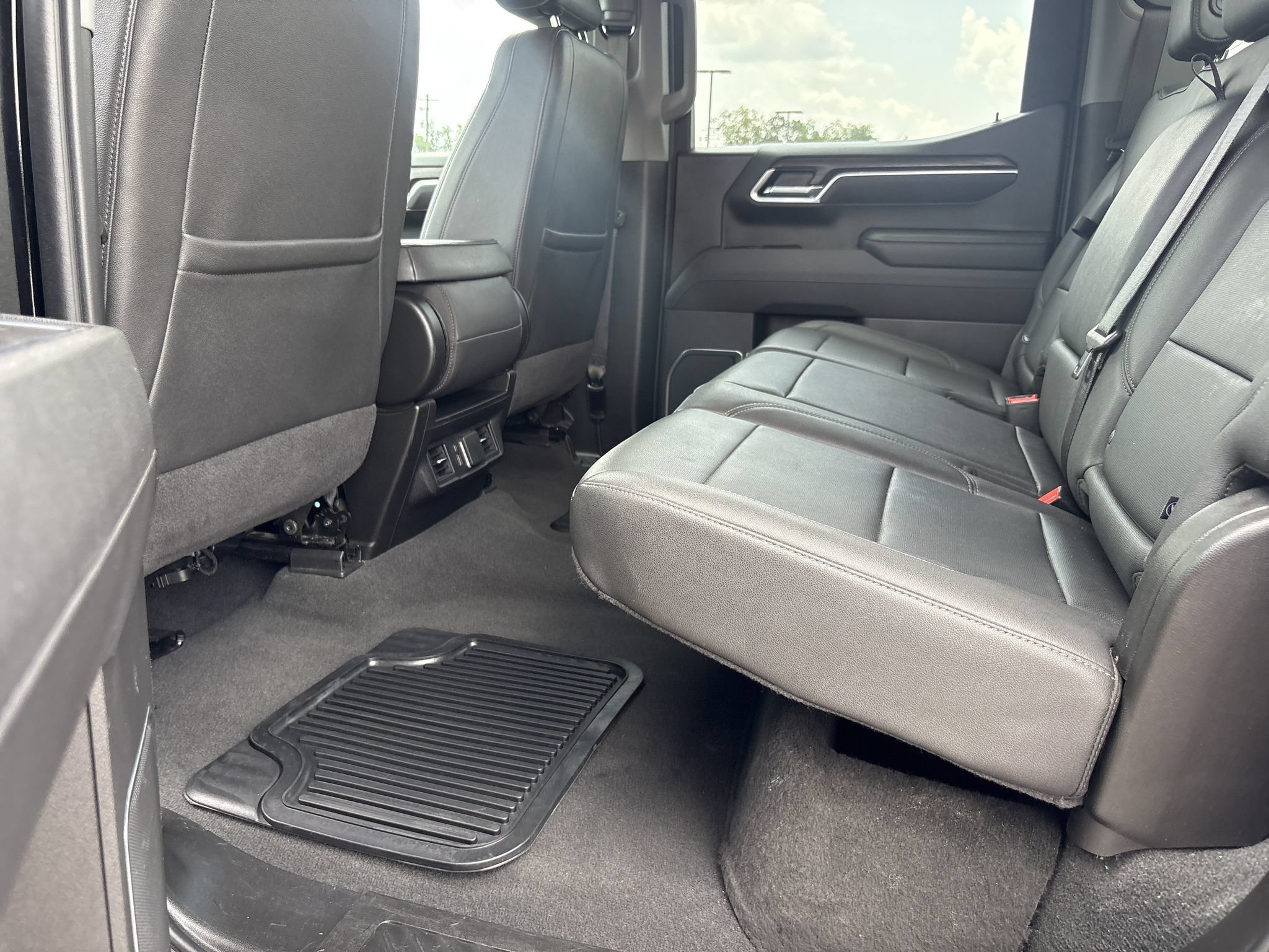 Used 2025 GMC Sierra 1500 SLT AWD/4WD image 17
