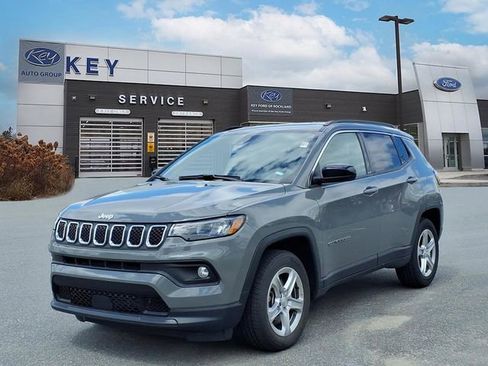 Used 2024 Jeep Compass Latitude AWD/4WD image 1