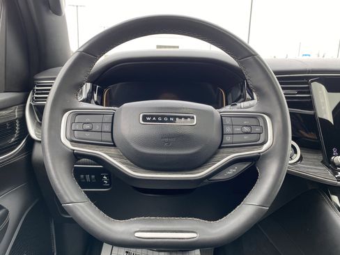 Used 2022 Jeep Wagoneer Series III w/ Premium Group I image 18