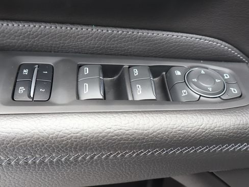 Used 2022 GMC Yukon Denali AWD/4WD image 12
