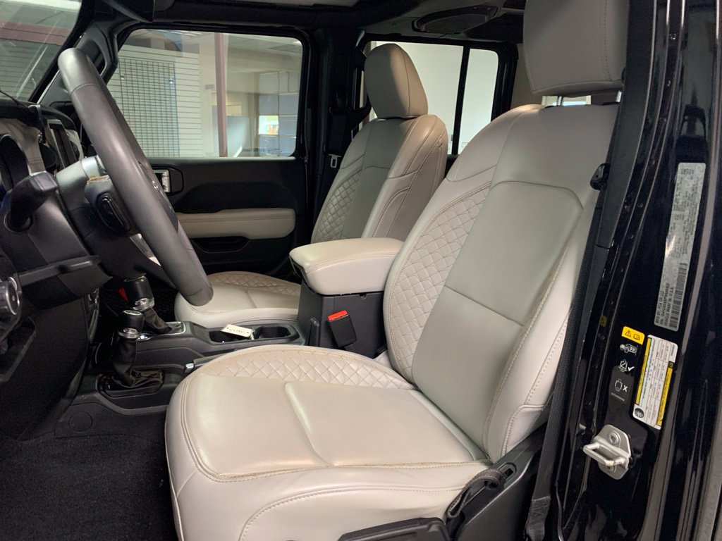Used 2023 Jeep Wrangler Unlimited Sahara AWD/4WD image 9