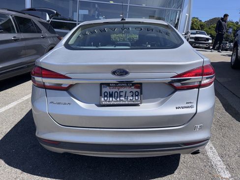 Used 2017 Ford Fusion SE FWD image 6