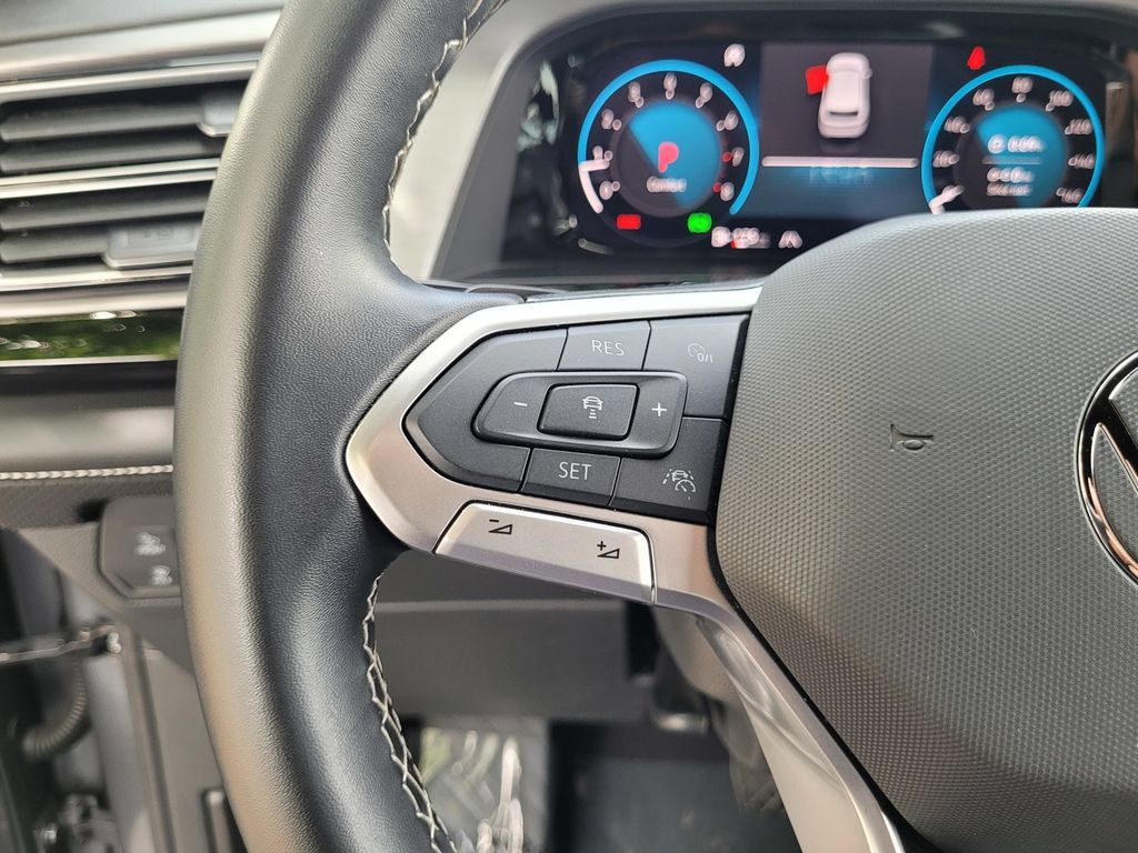 Used 2025 Volkswagen Atlas Cross Sport SE FWD image 22