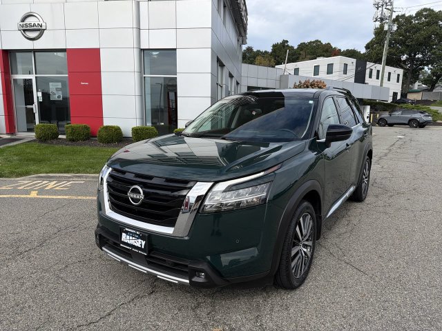 Certified 2022 Nissan Pathfinder Platinum w/ Cargo Package AWD/4WD image 4