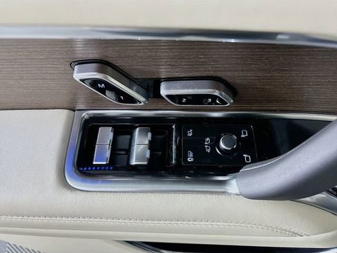 New 2026 Land Rover Range Rover Long Wheelbase SE image 19
