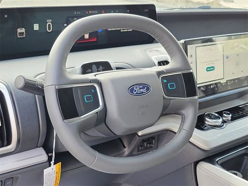 New 2025 Ford Expedition Active image 11