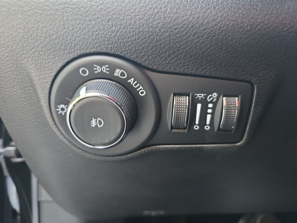 Used 2022 Jeep Compass Limited AWD/4WD image 22