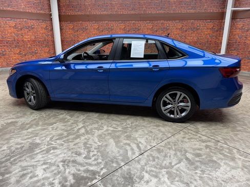 Used 2024 Volkswagen Jetta SE image 2