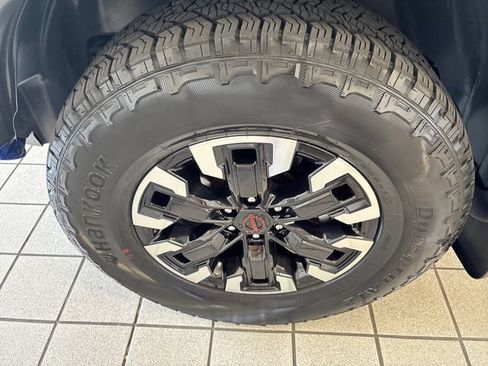 Used 2024 Nissan Frontier PRO-4X w/ Technology Package AWD/4WD image 5