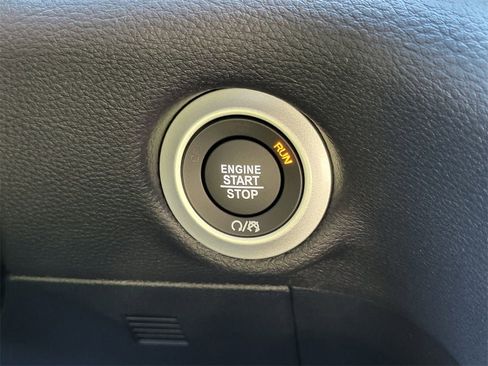 New 2026 Chrysler Pacifica Select image 10