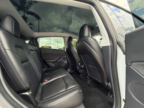 Used 2020 Tesla Model Y Long Range image 16