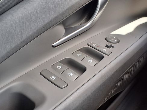 Used 2026 Hyundai Elantra Sport image 32