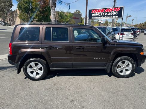 Used 2014 Jeep Patriot Latitude AWD/4WD image 8