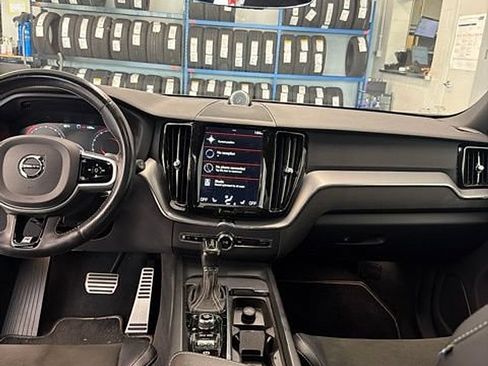 Used 2018 Volvo XC60 T6 R-Design w/ Convenience Package AWD/4WD image 10