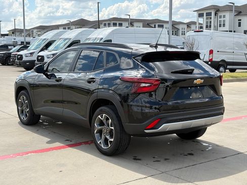 Used 2024 Chevrolet Trax LT FWD image 5