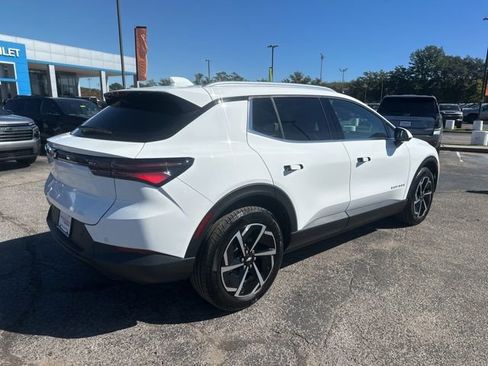 New 2026 Chevrolet Equinox EV LT image 3