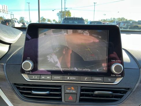 Used 2024 Nissan Altima 2.5 SV image 25