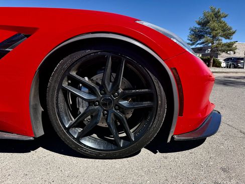 Used 2019 Chevrolet Corvette Stingray Coupe w/ Carbon Flash Badge Package RWD image 4