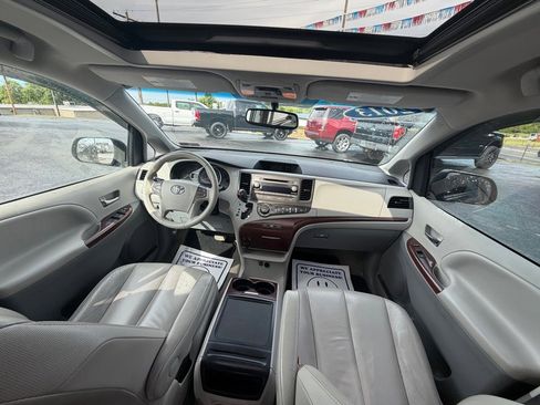 Used 2013 Toyota Sienna XLE FWD image 19