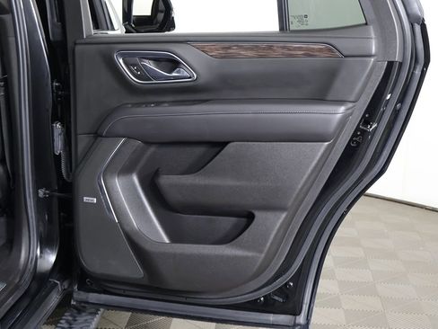 Used 2021 Chevrolet Tahoe Z71 w/ Luxury Package AWD/4WD image 30