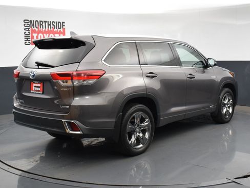 Used 2017 Toyota Highlander Limited Platinum image 4