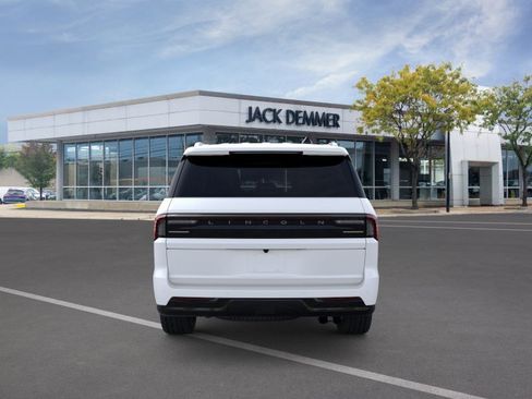 New 2026 Lincoln Navigator Reserve AWD/4WD image 5