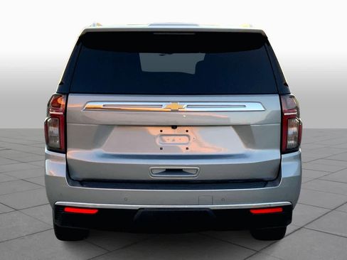 Used 2024 Chevrolet Suburban LT image 4