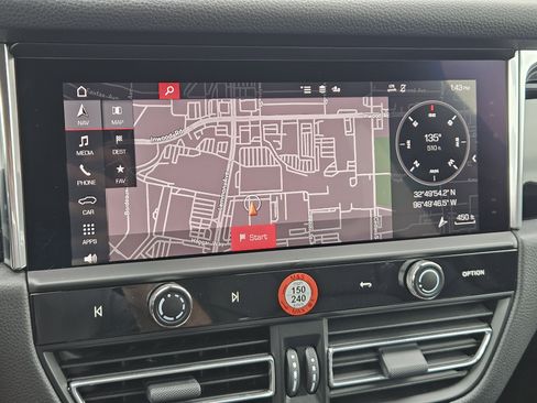 Certified 2026 Porsche Macan S AWD/4WD image 17