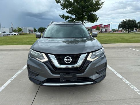 Used 2018 Nissan Rogue SV w/ Premium Package FWD image 2