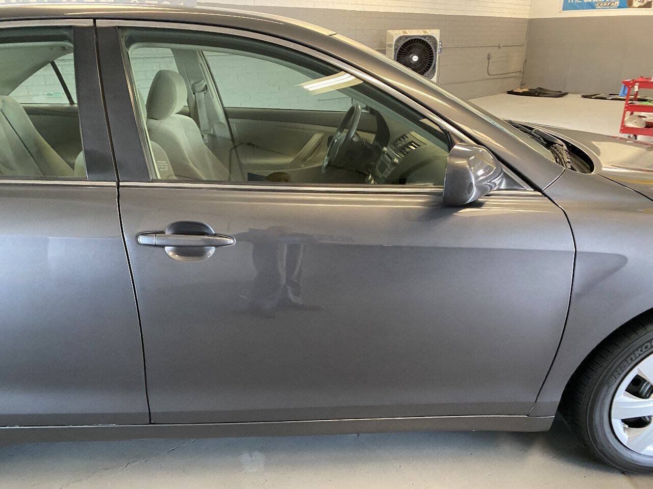 Used 2011 Toyota Camry LE FWD image 18