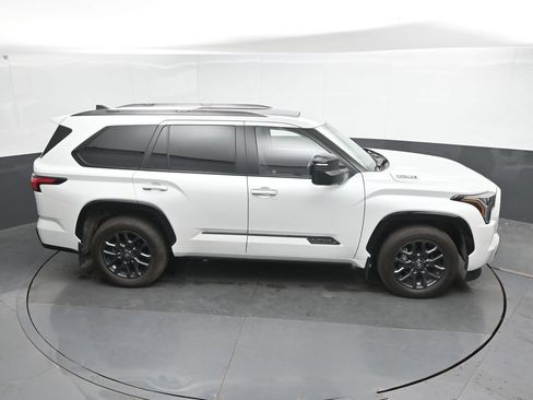 Used 2025 Toyota Sequoia Platinum AWD/4WD image 34