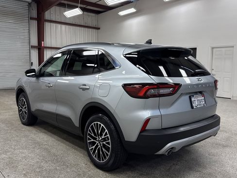 Used 2024 Ford Escape SE image 16