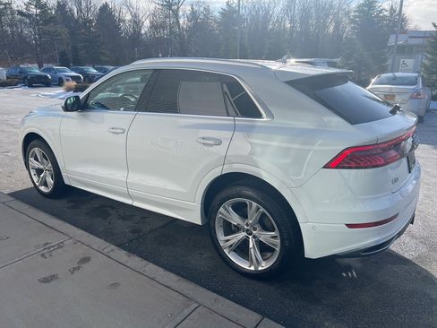 Used 2022 Audi Q8 Premium image 40