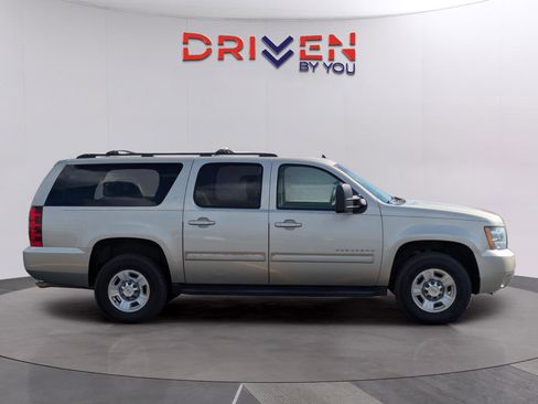 Used 2013 Chevrolet Suburban 2500 LT image 6