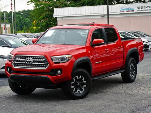 Used 2016 Toyota Tacoma TRD Off-Road w/ Premium & Technology Package AWD/4WD image 6