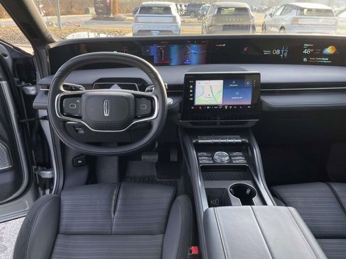 Used 2025 Lincoln Nautilus Reserve image 4